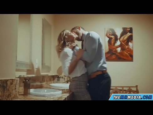 ❤️ Gava ku blondeyek busty we di nav hewşek gelemperî de dixapîne ️ Vîdyoya anal li porno ku.com-porn-zog.ru ❌❤